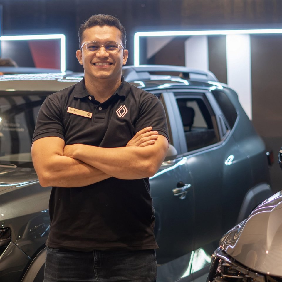 Carlos Oliva, asesor comercial Renault en Cartagena